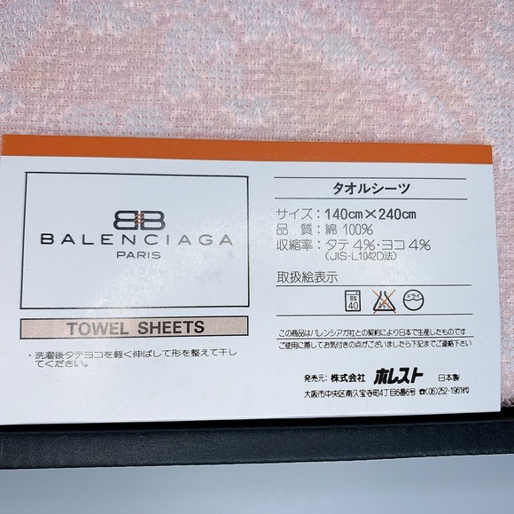 Balenciaga 100% Cotton Towel Bed Sheet in Pink - Picture 8 of 14